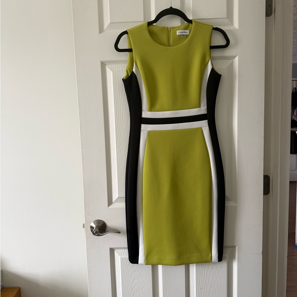 CALVIN KLEIN Sleeveless Colorblock Midi Dress - Green, Black, and White